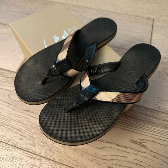 BURBERRY BLACK NOVA CHECK SANDALS FLIP FLOPS SIZE 37 / 7 - Picture 2 of 13